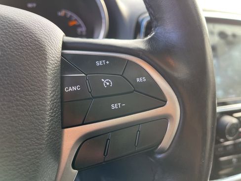 Used 2020 Jeep Grand Cherokee Limited image 28