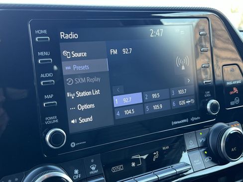 Used 2021 Toyota Highlander XSE image 16