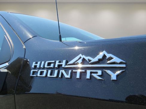 Certified 2025 Chevrolet Silverado 1500 High Country AWD/4WD image 11