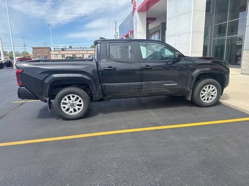 Used 2024 Toyota Tacoma SR5 AWD/4WD image 6