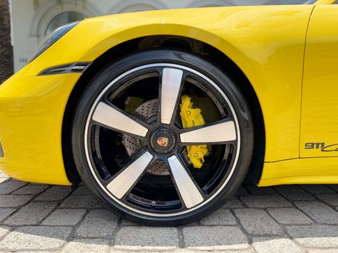 Used 2022 Porsche 911 Carrera RWD image 21
