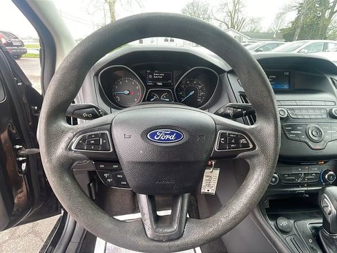 Used 2018 Ford Focus SE FWD image 11