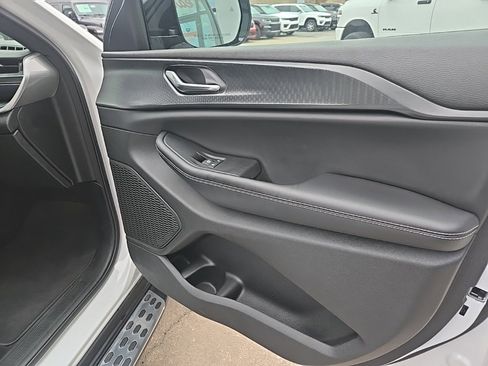 Used 2024 Jeep Grand Cherokee Altitude image 71