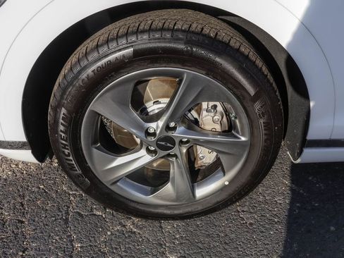 Used 2026 Genesis GV70 2.5T Select image 19