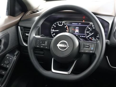 Used 2023 Nissan Rogue SV image 10