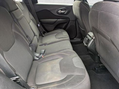 Used 2015 Jeep Cherokee Latitude w/ Comfort/Convenience Group image 18