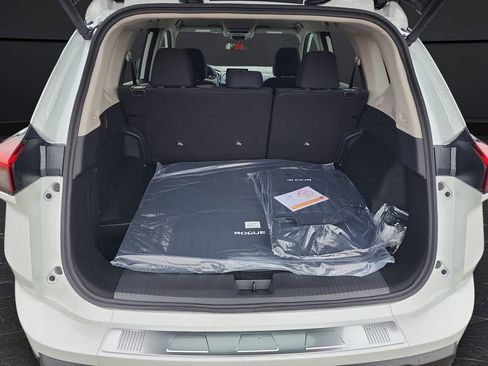 New 2026 Nissan Rogue SV w/ Cold Weather Package AWD/4WD image 13