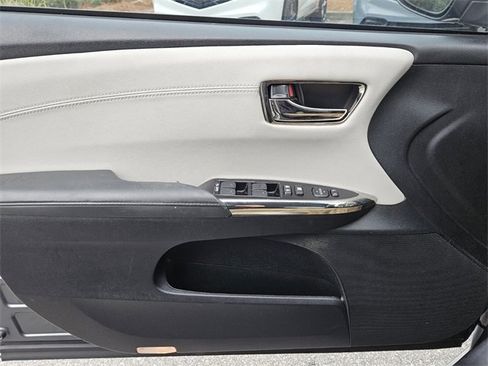 Used 2018 Toyota Avalon XLE image 16