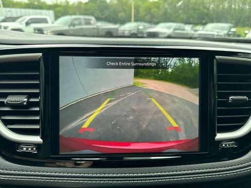 Used 2027 Chrysler Pacifica Select AWD/4WD image 40