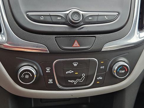 Used 2021 Chevrolet Equinox LS w/ LS Convenience Package FWD image 27