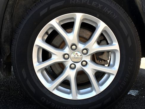 Used 2017 Jeep Cherokee Latitude w/ Safety/Convenience Group image 26