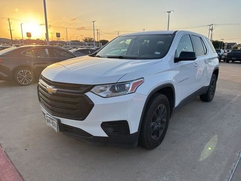 Used 2019 Chevrolet Traverse LS FWD image 2