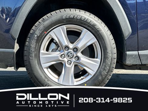 Used 2025 Toyota RAV4 XLE AWD/4WD image 30