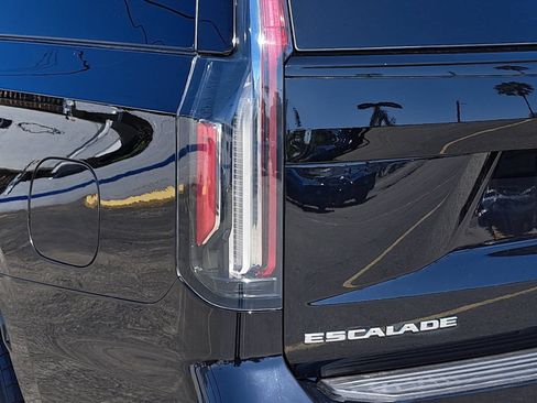 Used 2023 Cadillac Escalade ESV Sport AWD/4WD image 38