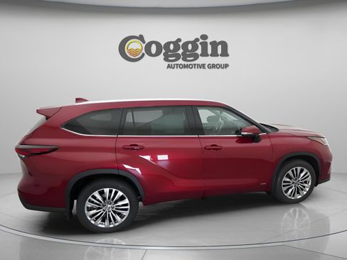 New 2026 Toyota Highlander Platinum AWD/4WD image 19