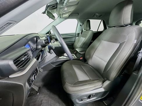 Used 2023 Ford Explorer XLT AWD/4WD image 29