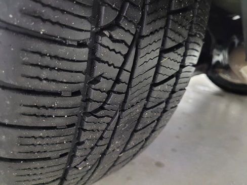 Used 2017 Ford Explorer XLT w/ Equipment Group 202A image 30