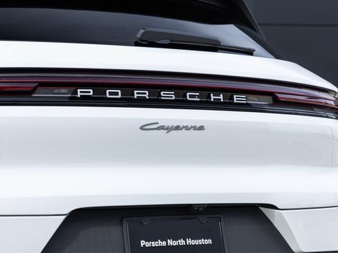 Certified 2026 Porsche Cayenne AWD/4WD image 14