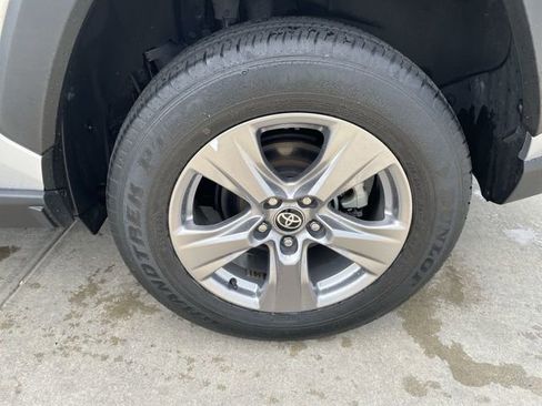 Used 2024 Toyota RAV4 XLE FWD image 30