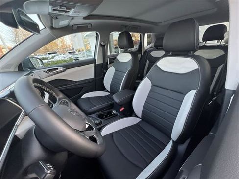 New 2026 Volkswagen Taos SEL image 11