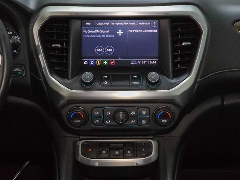 Used 2020 GMC Acadia SLE image 27