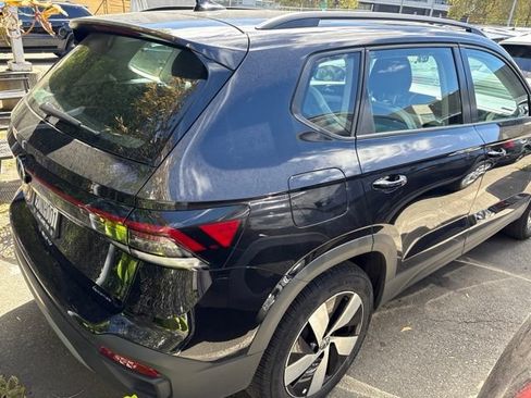 Used 2025 Volkswagen Taos S AWD/4WD image 3