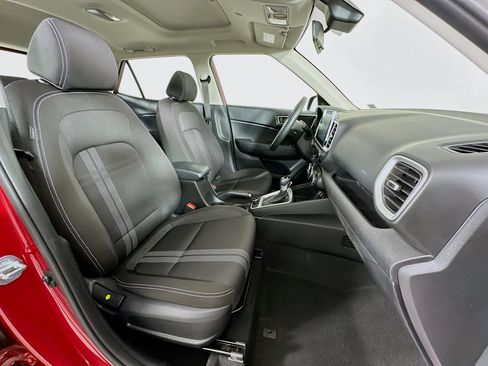 Used 2025 Hyundai Venue SEL image 30