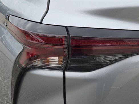 Used 2023 Toyota Sienna XLE image 13