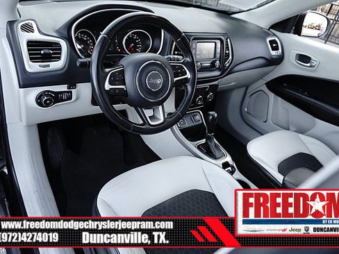 Used 2018 Jeep Compass Latitude FWD image 10