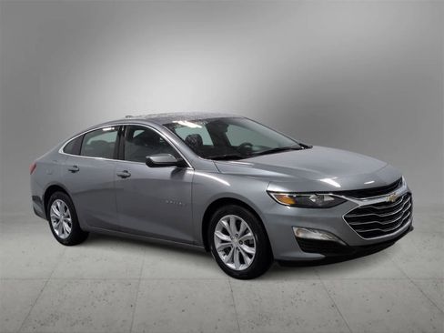 Used 2024 Chevrolet Malibu LT image 2