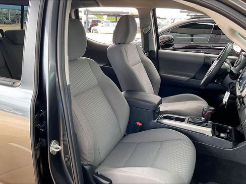 Used 2022 Toyota Tacoma SR5 RWD image 8
