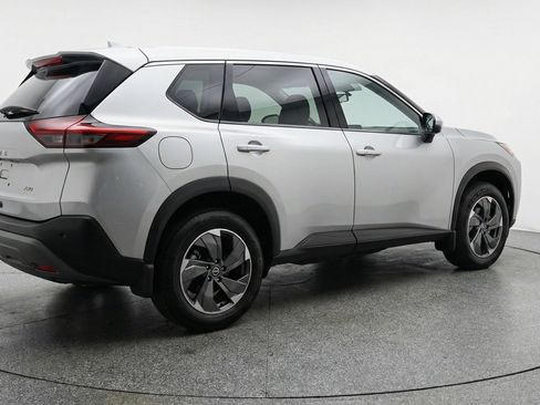 Used 2025 Nissan Rogue SV FWD image 9