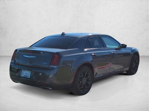 Used 2019 Chrysler 300 S image 5