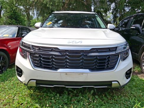Used 2024 Kia Seltos EX AWD/4WD image 2