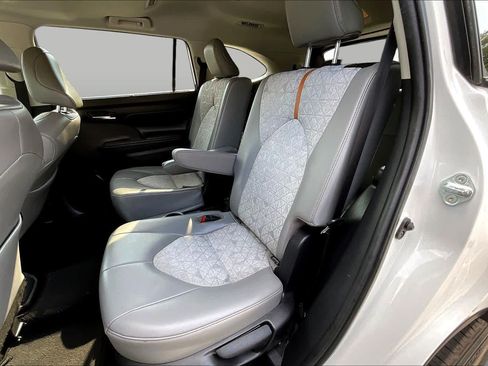 Used 2022 Toyota Highlander Bronze Edition AWD/4WD image 20