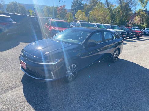 Used 2025 Volkswagen Jetta S image 3