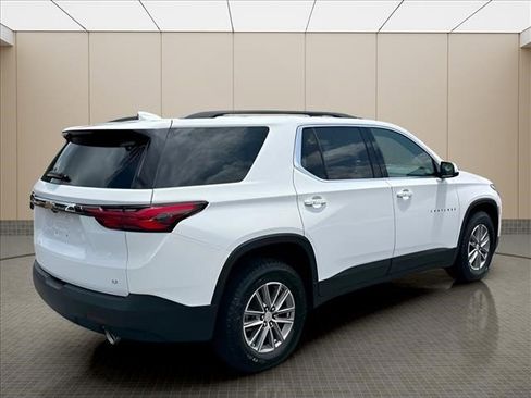 Used 2023 Chevrolet Traverse LT FWD image 3