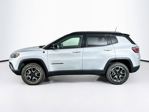 Used 2025 Jeep Compass Trailhawk AWD/4WD image 4