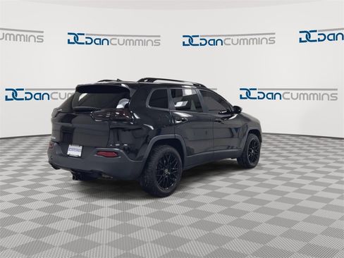 Used 2016 Jeep Cherokee Limited image 8