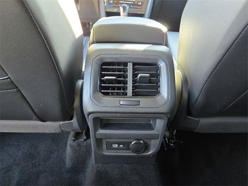 Used 2024 Volkswagen Tiguan SE image 15