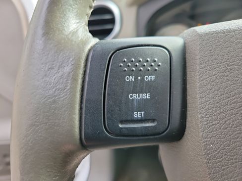 Used 2006 Mitsubishi Raider DuroCross image 10