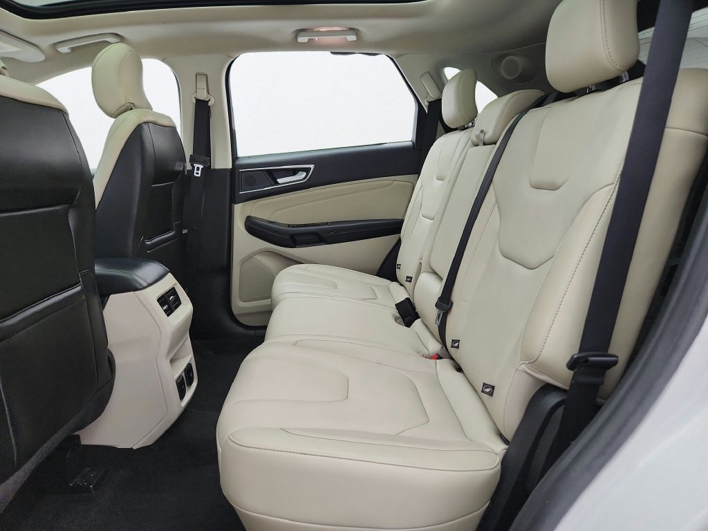 Used 2019 Ford Edge Titanium w/ Cold Weather Package AWD/4WD image 27