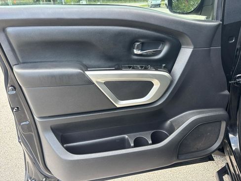 Used 2018 Nissan Titan SV RWD image 11