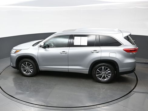 Used 2017 Toyota Highlander SE image 33