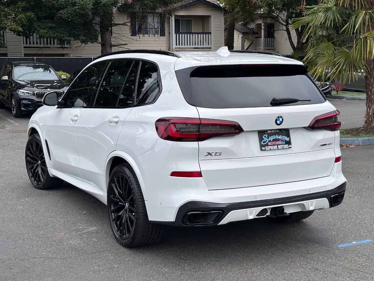 Used 2022 BMW X5 xDrive40i w/ M Sport Package AWD/4WD image 6