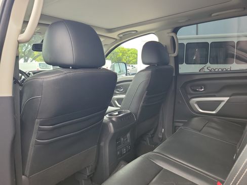 Used 2020 Nissan Titan SL w/ Moonroof Package AWD/4WD image 13