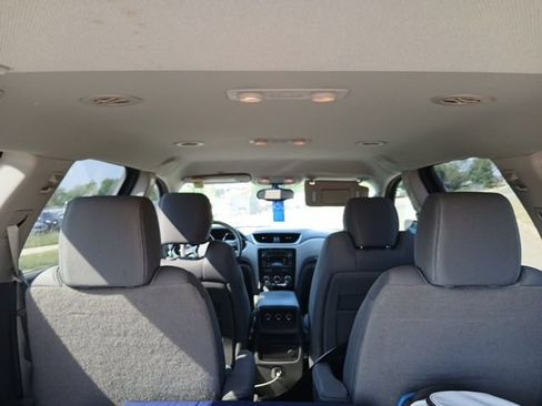 Used 2017 Chevrolet Traverse LT w/ Style and Technology Package FWD image 9