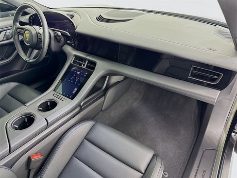 Used 2022 Porsche Taycan image 30