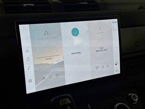 Used 2025 Land Rover Defender 130 X-Dynamic SE image 15