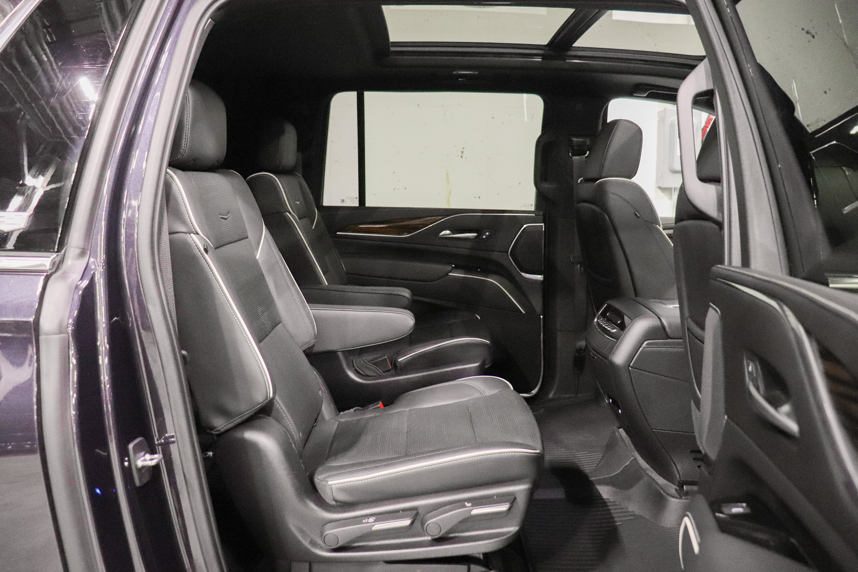 Certified 2023 Cadillac Escalade ESV Premium Luxury AWD/4WD image 22